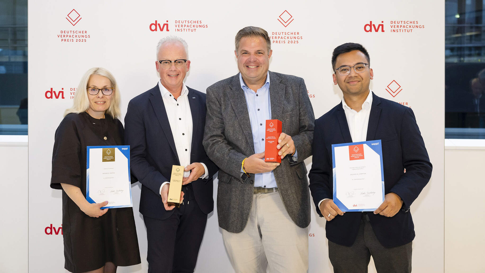 Uwe Riechel, Department Head DACHSER Fashion Logistics, (2nd from left) with his team Kerrin Bertram-Fahrholz, Business Development Manager DACHSER Fashion Logistics, Muhammad Hilmi, Consultant DACHSER Fashion Logistics, and Jan Timmer, Senior Corporate Business Development Manager DACHSER Fashion Logistics, (from left to right) at the award ceremony in Nuremberg. Photo: dvi, Uwe Niklas