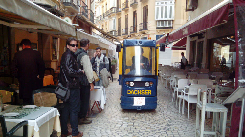 No street is too small for the electric car, which draws the attention of the word-wide tourist community visiting M&aacute;laga