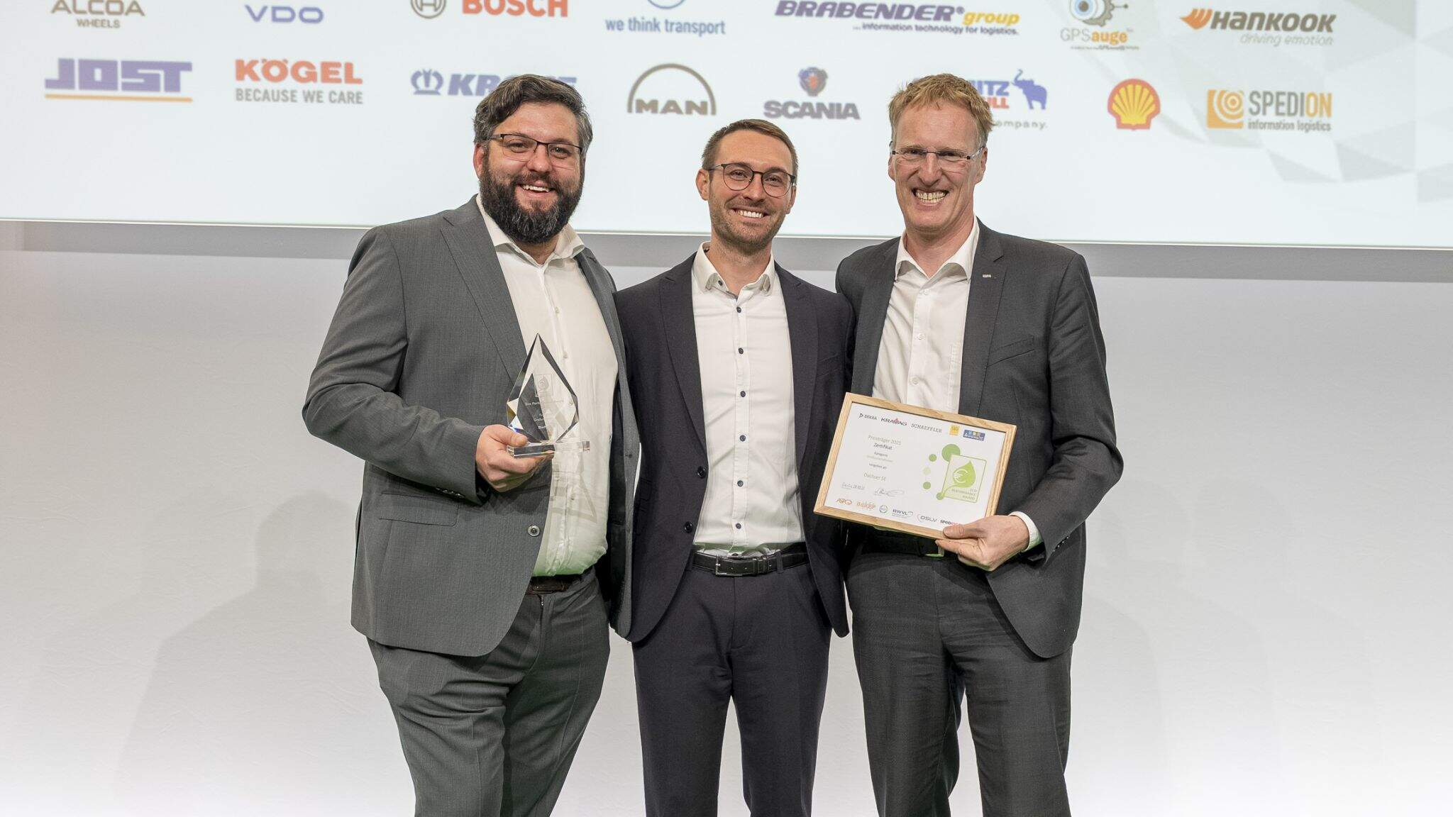From left: Christoph Hagenmaier (Team Leader Sustainability Consulting & Management Climate Protection Portfolio
at DACHSER), Dr. Ludwig H&auml;berle (Project manager at Logistics Advisory Experts GmbH) und Andre Kranke (Head of 
Corporate Research & Development at DACHSER)